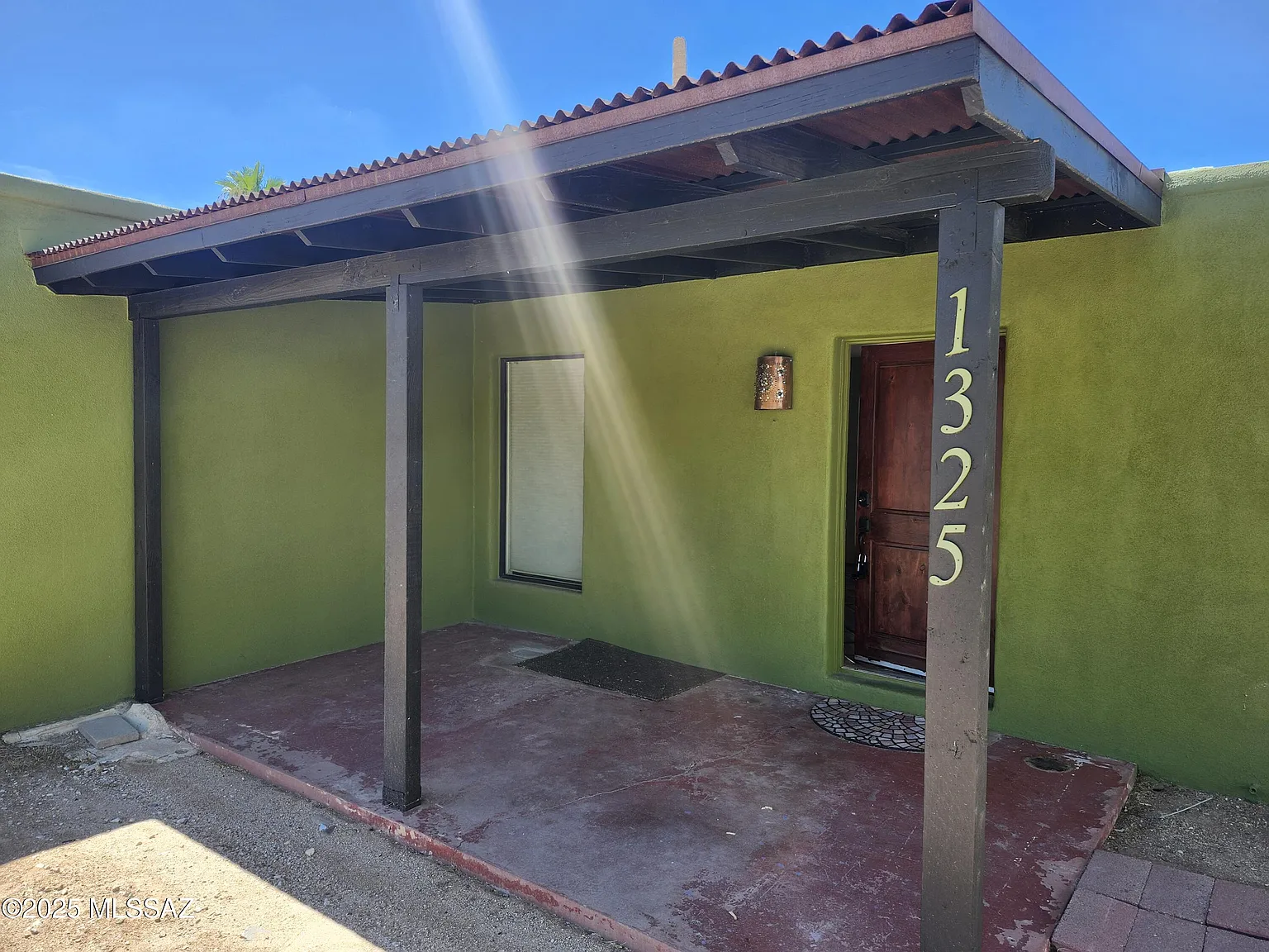 2 bed, 1.0 bath, 968 sqft, $1,550 — Photo 1