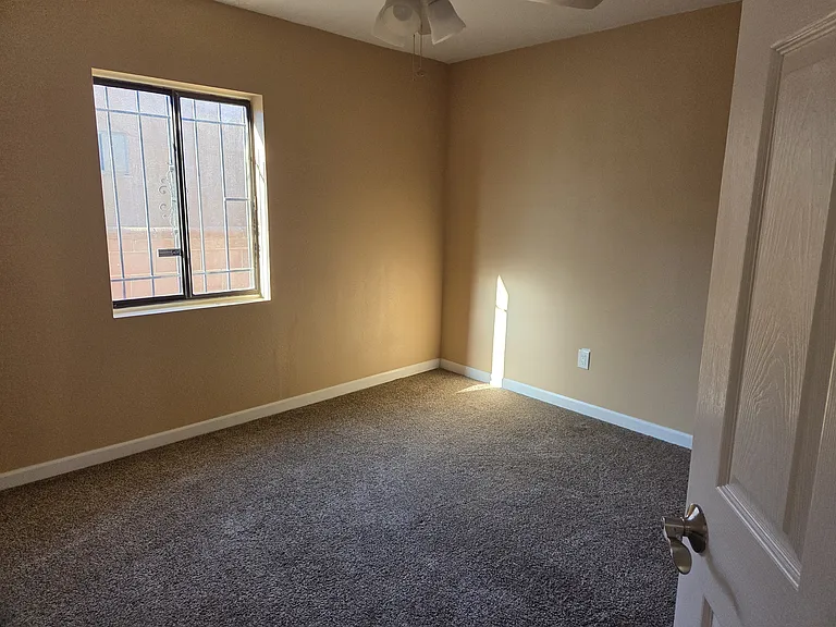 921 Madeira Dr SE — Photo 28