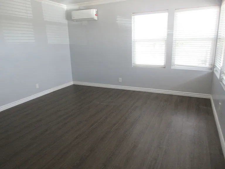 4423 Johnston Ave — Photo 5