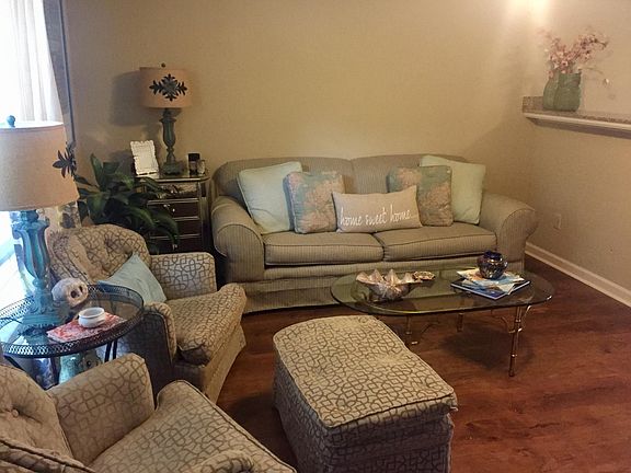3rd image of 901 Park Ln #901