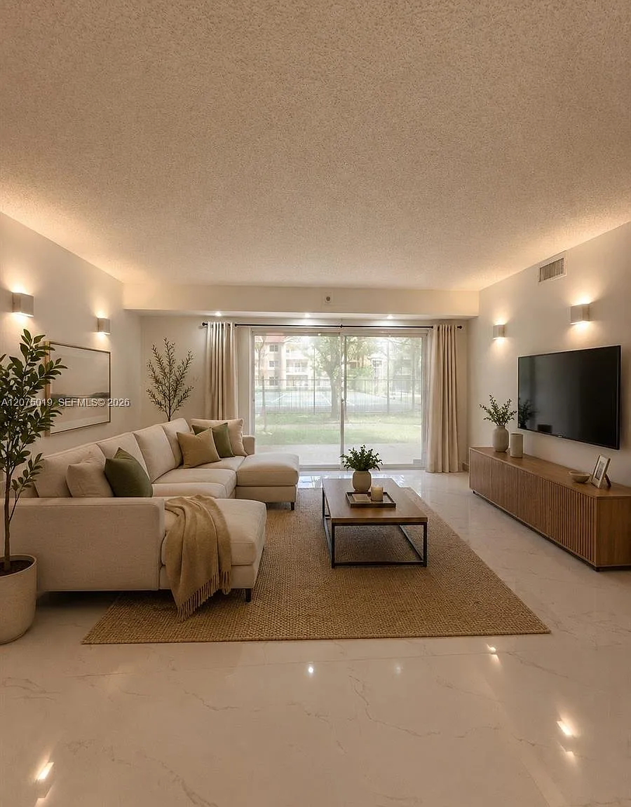 Royal Palm Place — Photo 1
