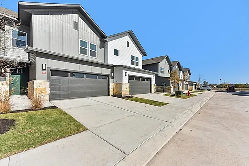 Lone Oak Homes Photo 1