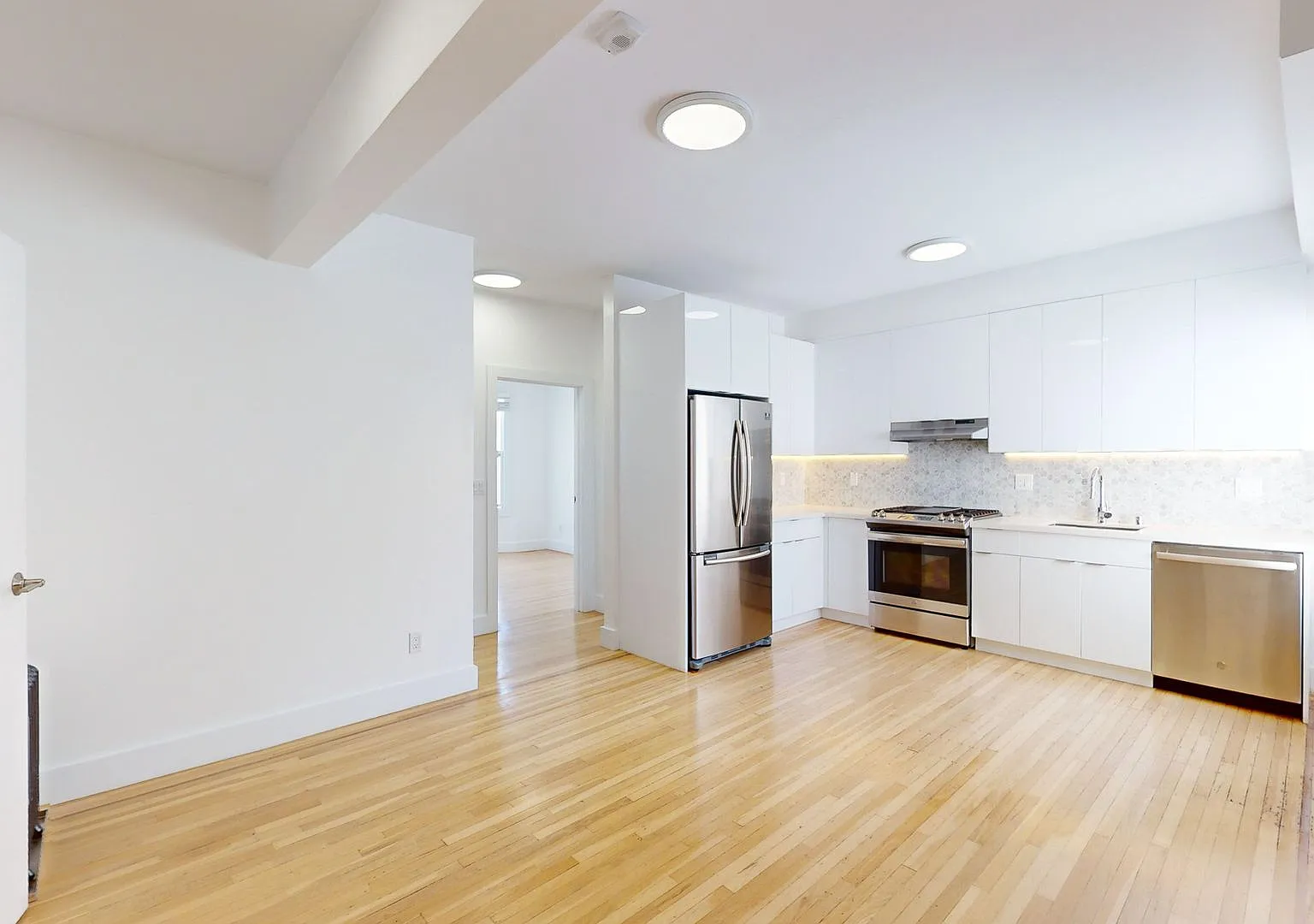 2942 Franklin St — Photo 3