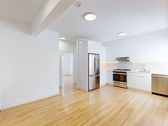 3rd image of 2942 Franklin St APT 4