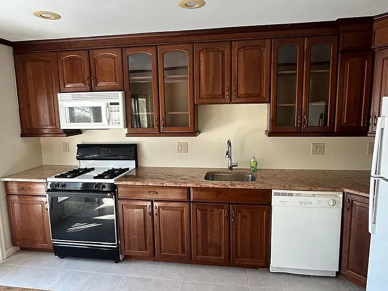 3301 Spring Ln — Photo 8