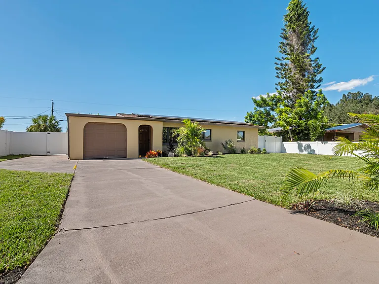 1458 Seabreeze Ln — Photo 1