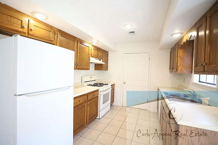 4004 Cobblestone Cir — Photo 6