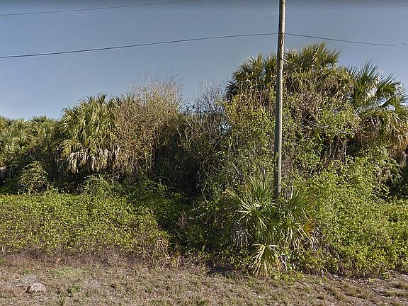 2nd image of 862 Owl St SW