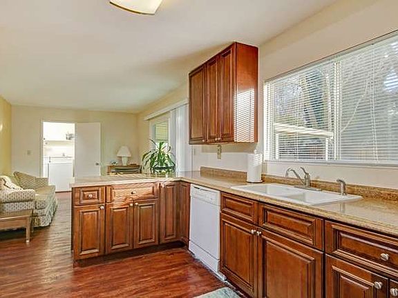 4th image of 1640 Valerie Ln