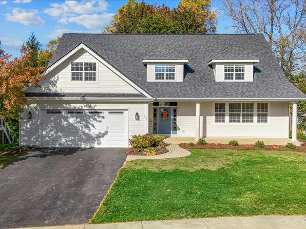 524 Tower Pl, Fox River Grove, IL 60021