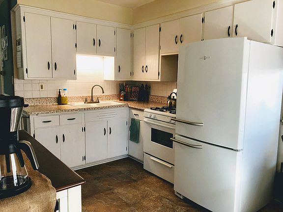 2nd image of 430 Hillcrest Ct