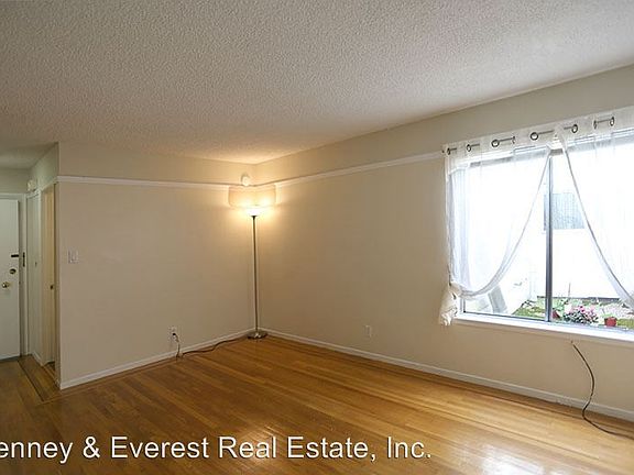 3rd image of 244 Grattan St APT 2