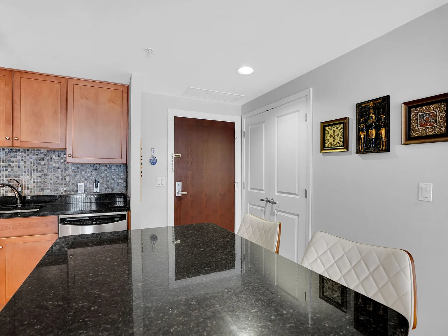 1 bed, 738 sqft, $2,700 — Photo 4