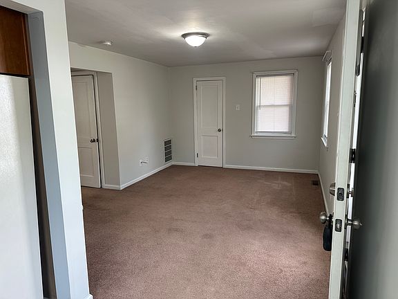 3rd image of 118 W Parkway Ave APT A