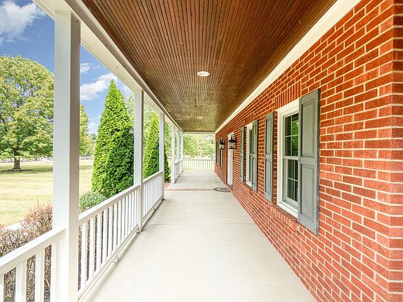 2nd image of 1209 Red Roan Ln