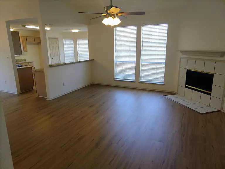 6004 Harwood Crossing Dr — Photo 4