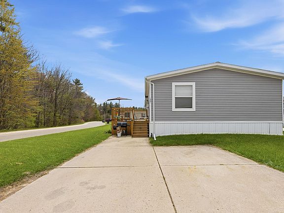 3rd image of 1401 Juniper Ct