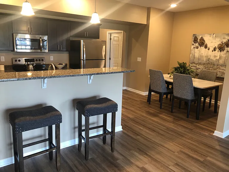 Woodside Villas Apartments — Photo 7