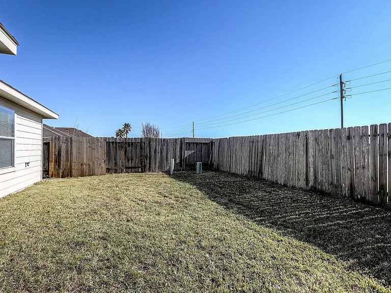 19819 Whispering Hollow Ln — Photo 21
