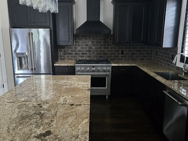 3116 Woodburn Ave — Photo 2
