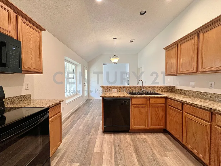 7800 Lancelot Rd — Photo 6