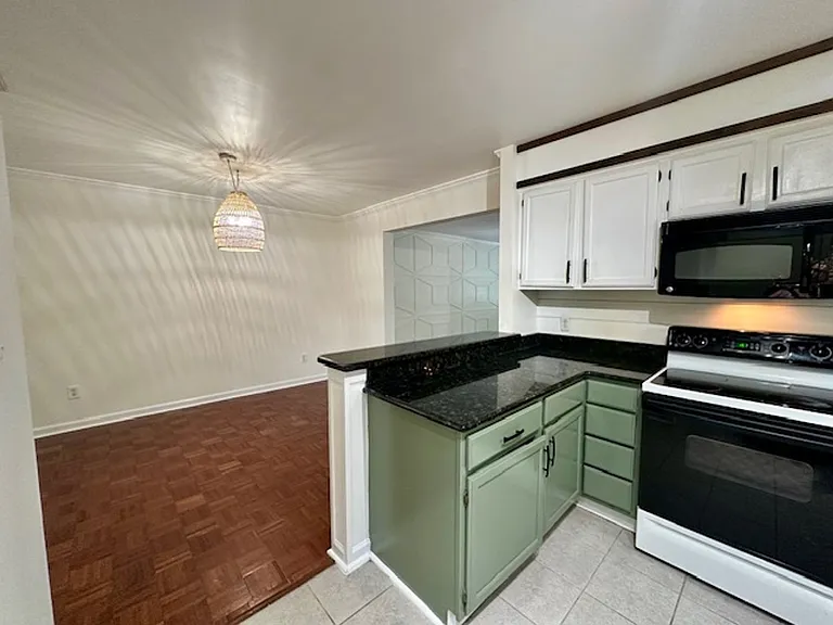 104 Carlyle Cir — Photo 12