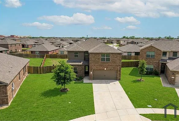 4 bed, 2800 sqft, $2,800 — Photo 2