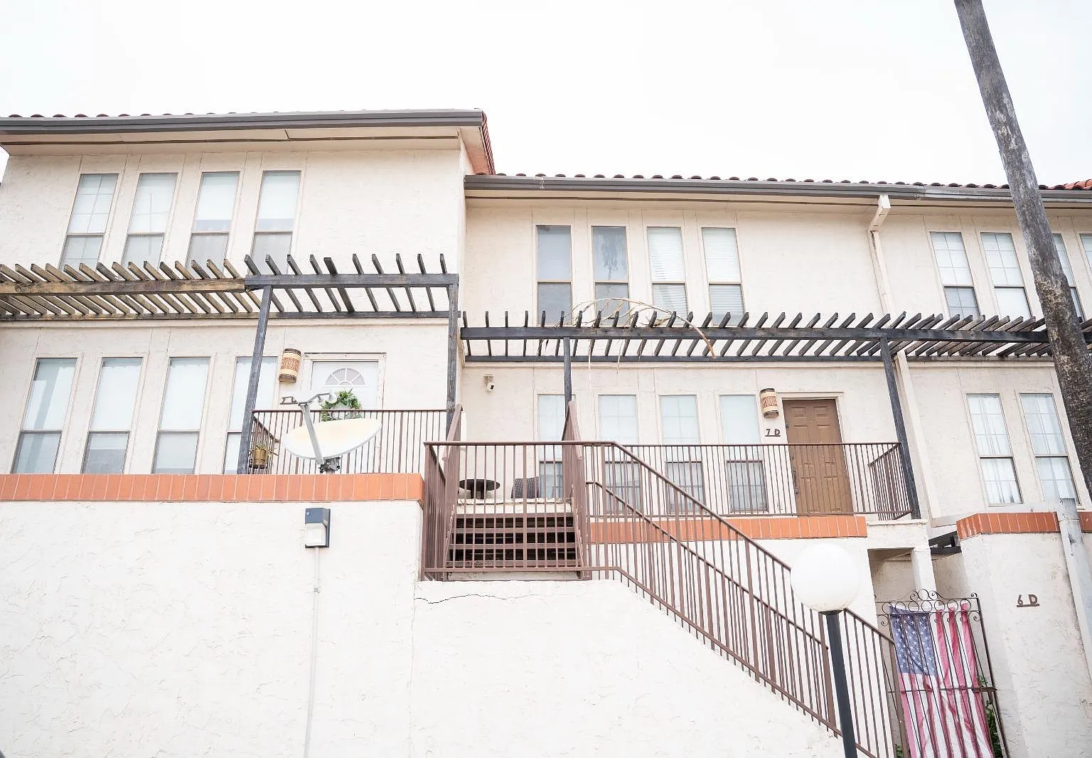 3 bed, 2.5 bath, 1452 sqft, $1,700 — Photo 1
