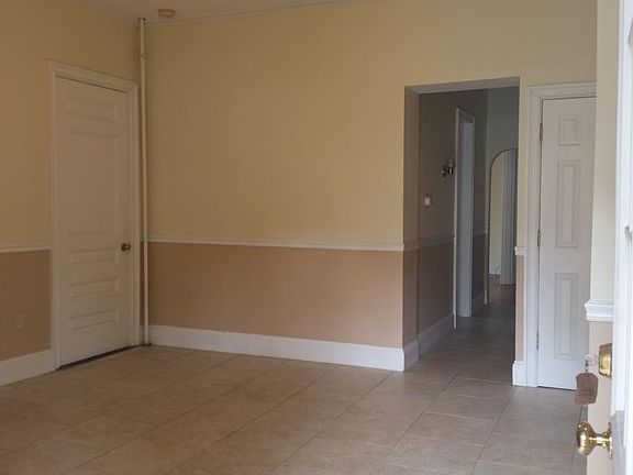 Dining area off kitchen