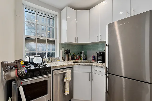 Rented by MNS | media 12