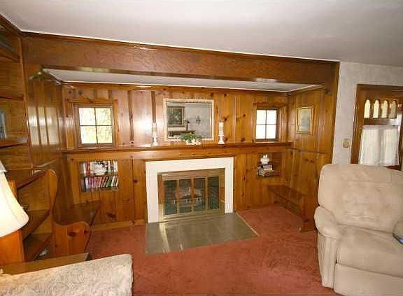 5th image of 97 E Schreyer Pl