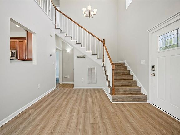 2nd image of 3477 Bessie St