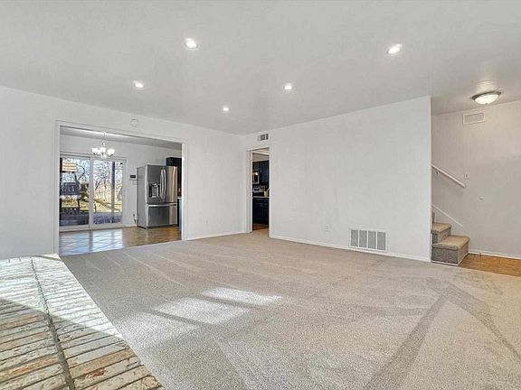 4th image of 2904 NE Bellevue Cir