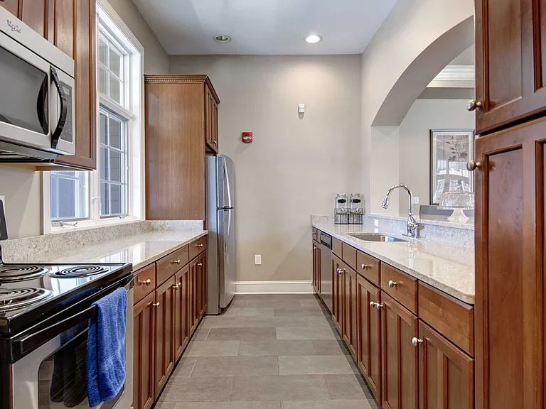 Golf Club Apartments — Photo 28