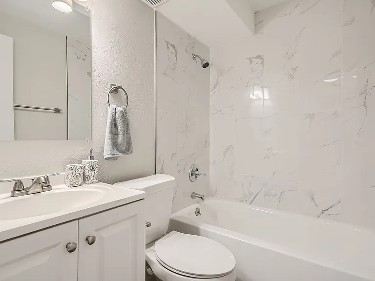 1400 W Mississippi Ave — Photo 24