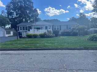 40 Walker Rd, Warwick, RI 02889