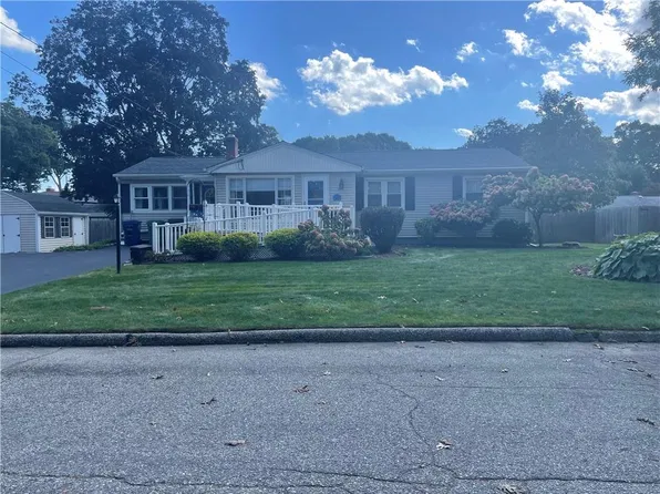 40 Walker Rd, Warwick, RI 02889