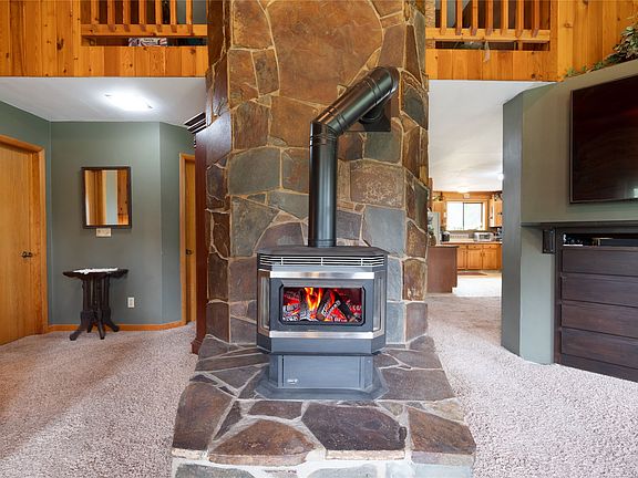3rd image of 5 Big Fir Ln