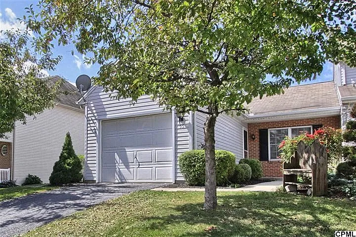 55 Warwick Cir photo 1