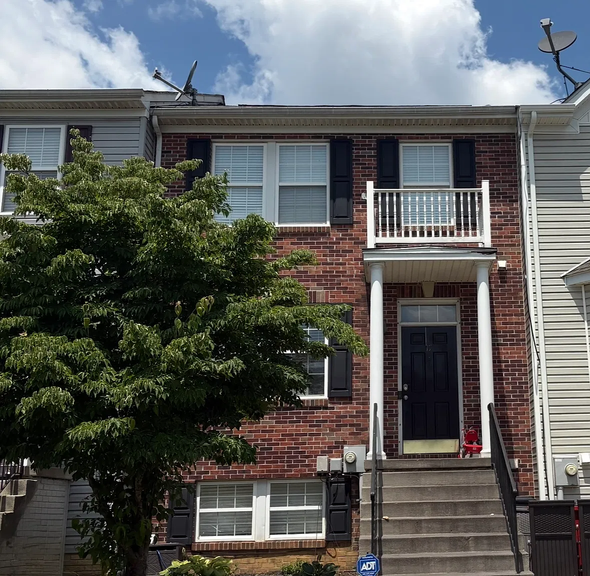 3 bed, 2.5 bath, 1320 sqft, $2,150 — Photo 1