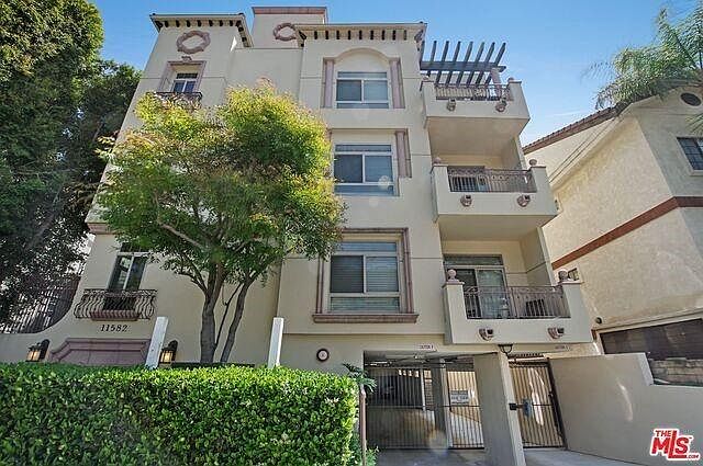 1st image of 11582 Moorpark St Unit 101