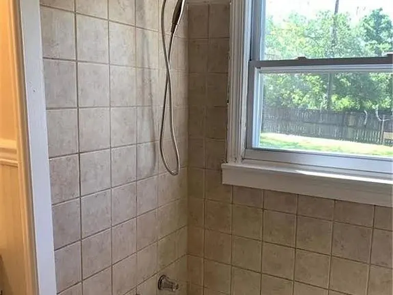 1404 Stevens Ln — Photo 25