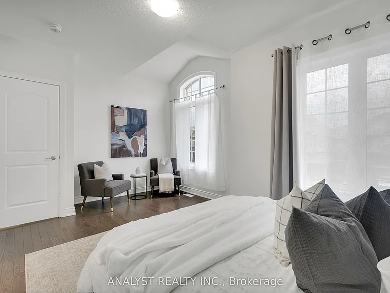 61 Ross Vennare Cres — Photo 36