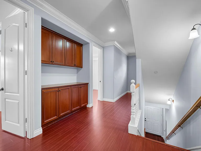 18785 Roxbury Ln — Photo 18