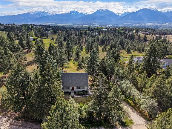 2nd image of 428 Sapphire Ln