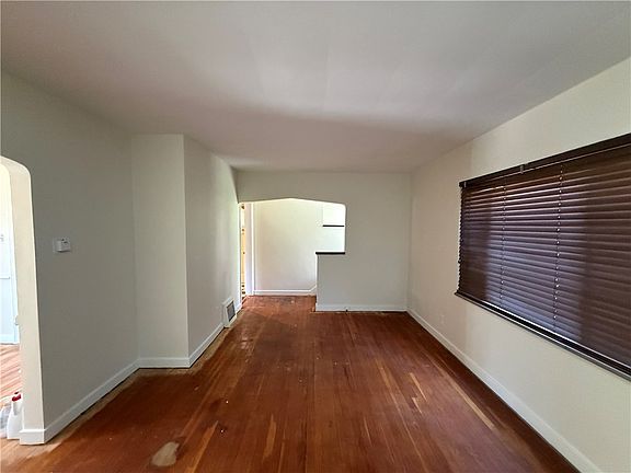 2nd image of 111 Robin St