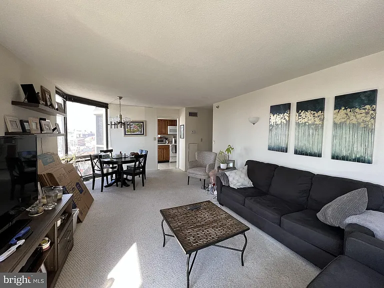 2020 Walnut St #14E — Photo 3