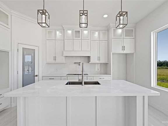 3rd image of 6027 Hercules Ave