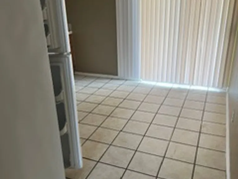 1108 Eastside Dr — Photo 3