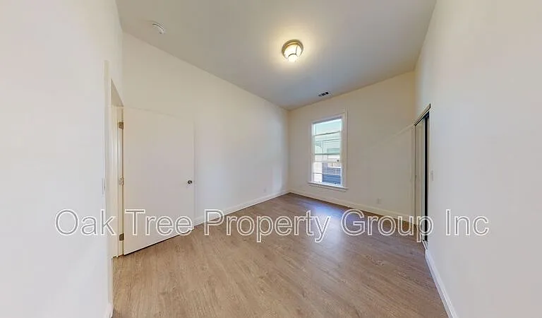 2317 Martin Luther King Jr Way — Photo 7